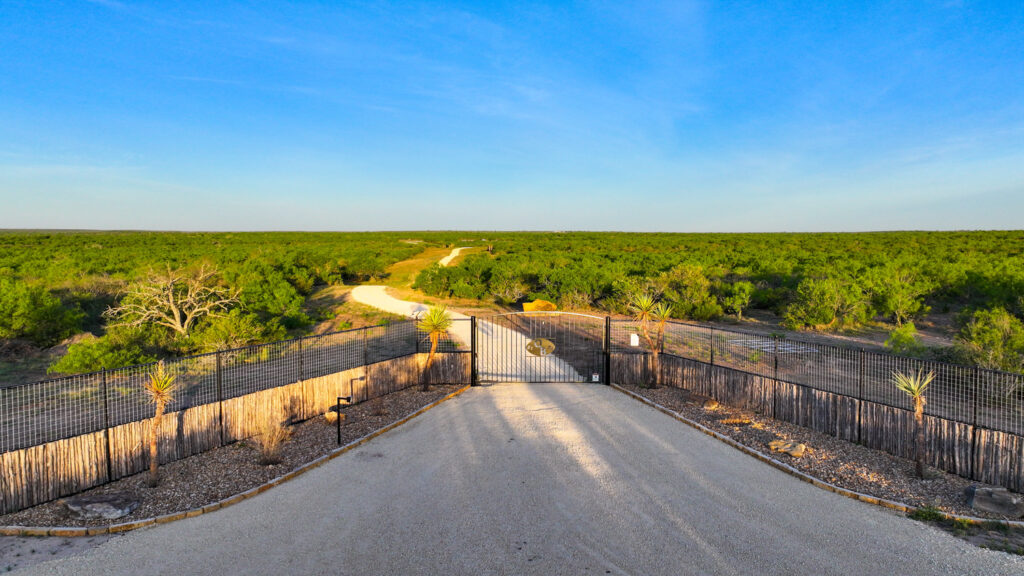 Texas Ranch Sales Quarterback Lake Ranch for Sale in Medina County Image 10